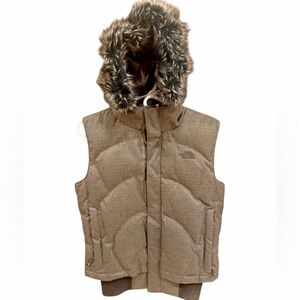 The NORTH FACE 600 Down fill hooded puffer vest 🤎